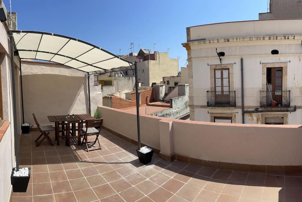 Casa Ferrers piso 5. Precioso ático con terraza Apartamento Tarragona Exterior foto
